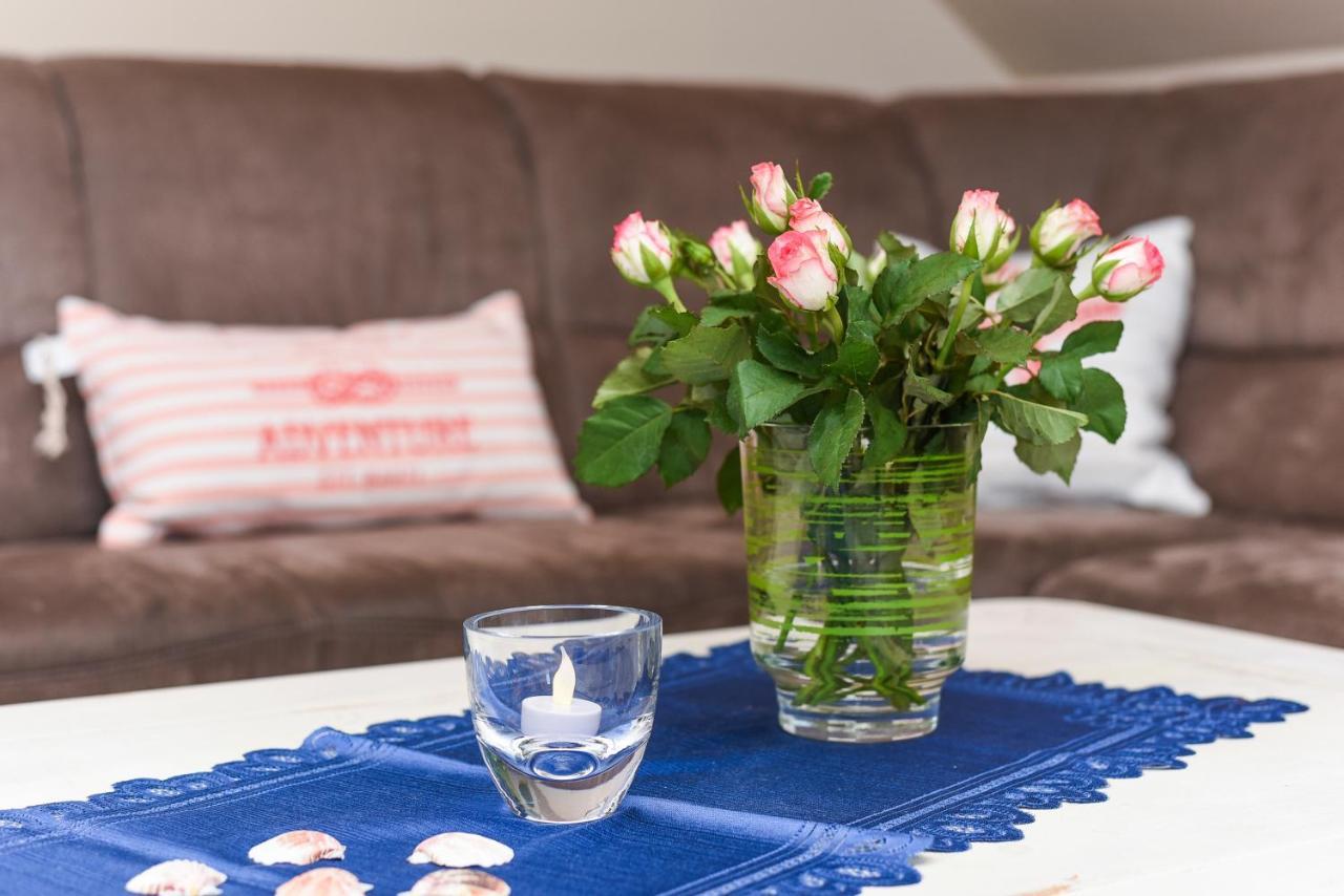 Ferienwohnung Haus Heimathafen เอเซินส์ ภายนอก รูปภาพ