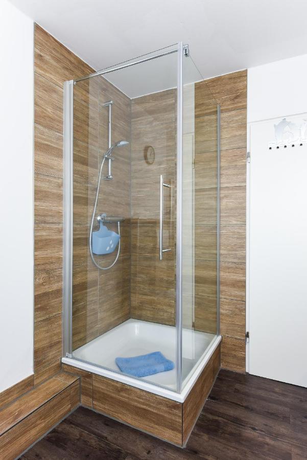 Ferienwohnung Haus Heimathafen เอเซินส์ ภายนอก รูปภาพ